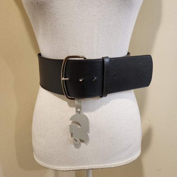 Gloria Vanderbilt Black Leather Belt with Silver Buckle - Picture 12 of 12